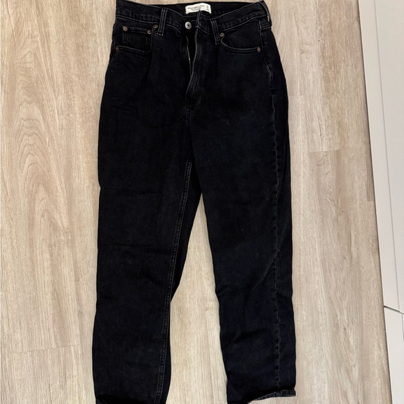 Abercombie Curve Love Ultra High Rise Ankle Straight Jean - Picture 2 of 4